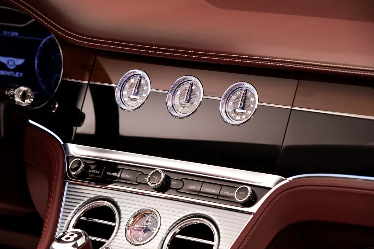 Bentley Continental GTC 2019, capelli al vento per festeggiare i 100 anni [Video] (8)
