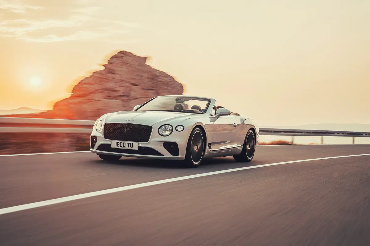 Bentley Continental GTC 2019, capelli al vento per festeggiare i 100 anni [Video] (11)