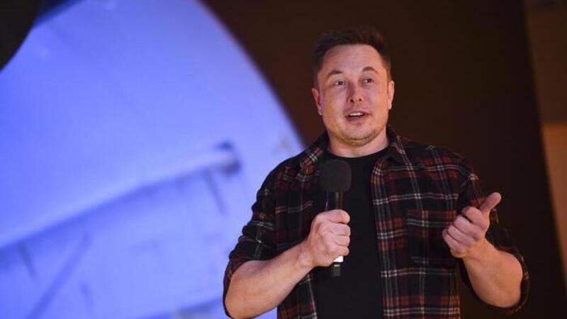Elon Musk: &quot;Un milione di auto autonome entro il prossimo anno&quot;