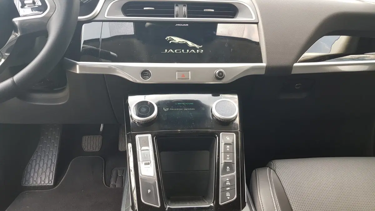 Jaguar I-Pace | 400 cavalli elettrici e un design da urlo (15)