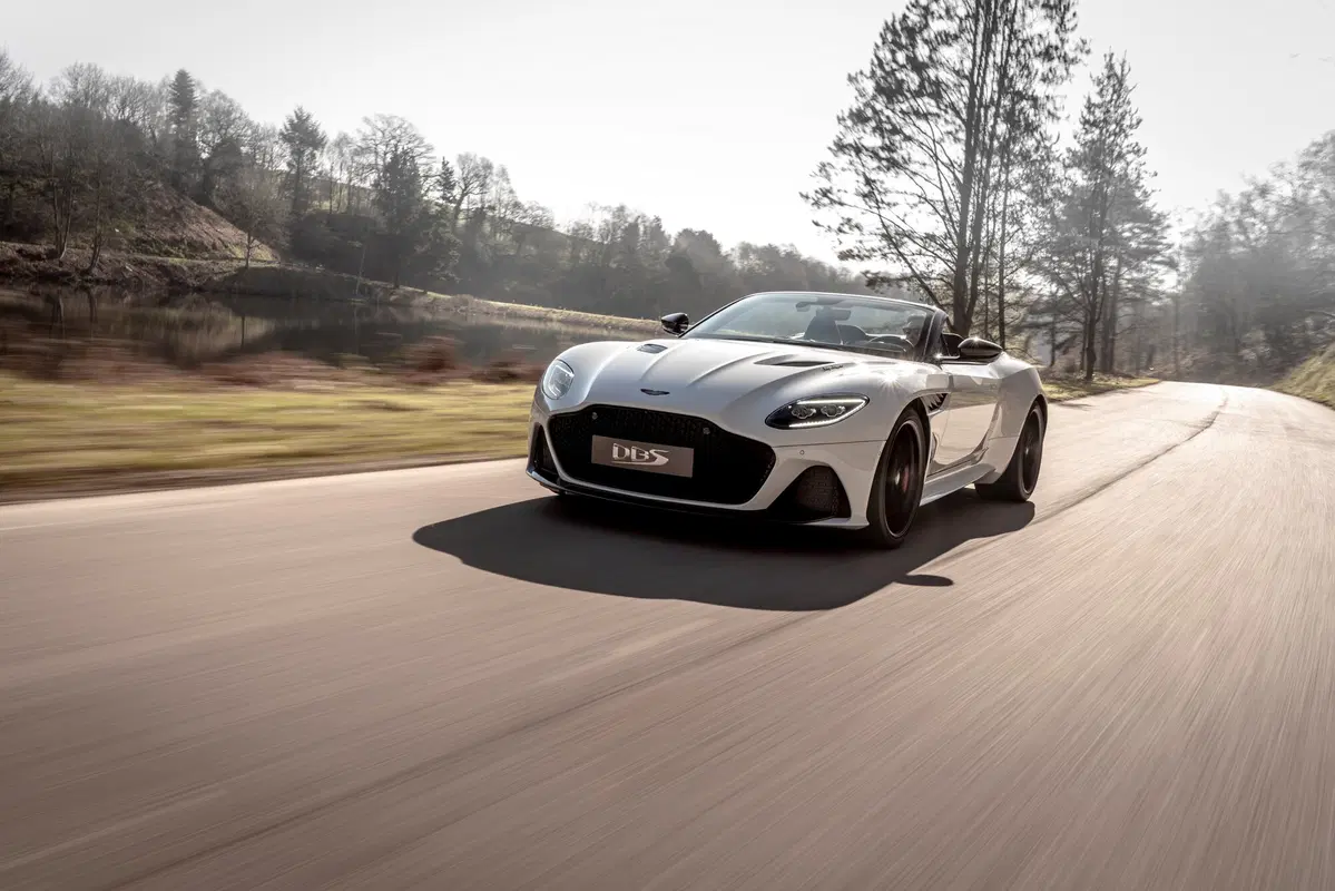 Aston Martin DBS Superleggera Volante, en plein air (2)