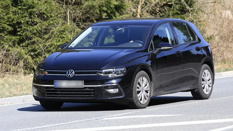 Nuova Volkswagen Golf, le foto spia