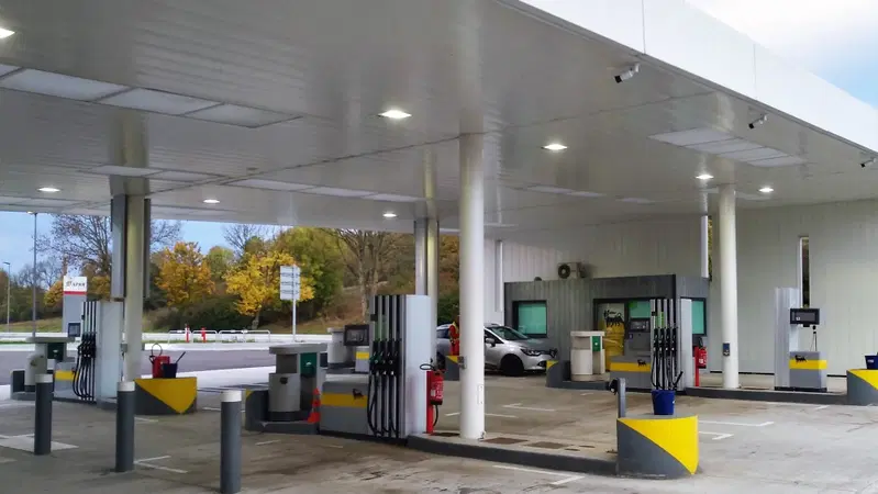 Carburanti auto, Benzina e Diesel salgono per Natale: 1,57 e 1,45 euro i prezzi medi al distributore