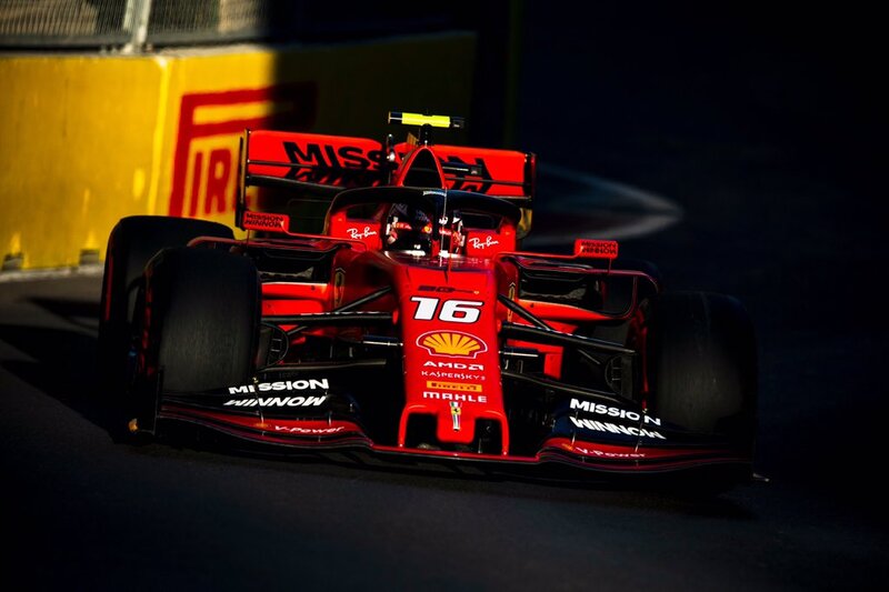 Charles Leclerc a muro nella Q2 a Baku: partir&agrave; nono