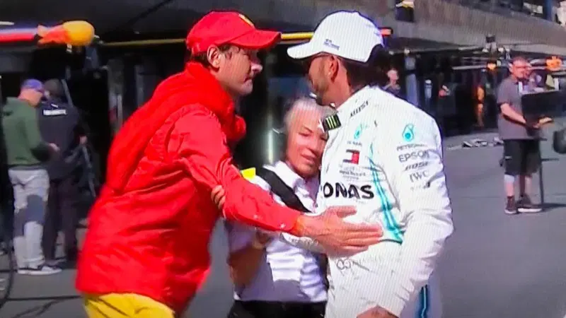F1, GP Baku 2019: Elkann-Hamilton, l'incontro in pitlane