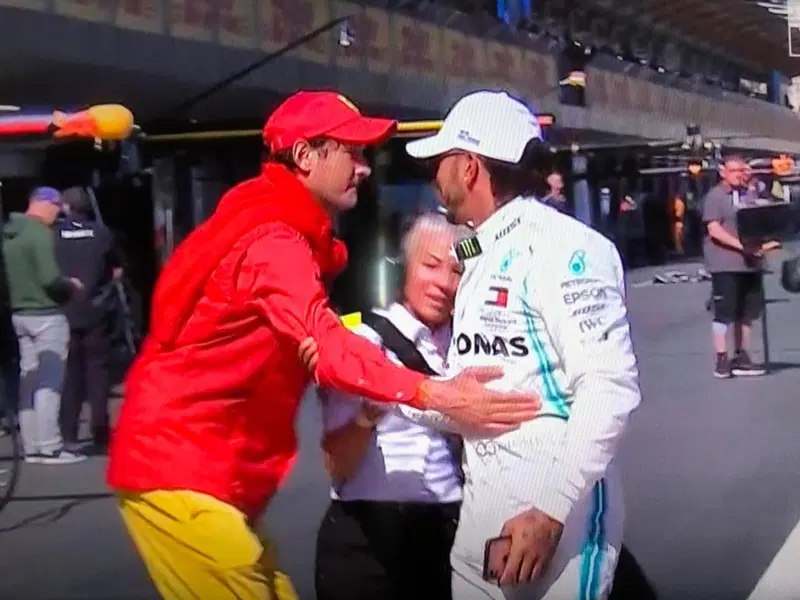 F1, GP Baku 2019: Elkann-Hamilton, l'incontro in pitlane