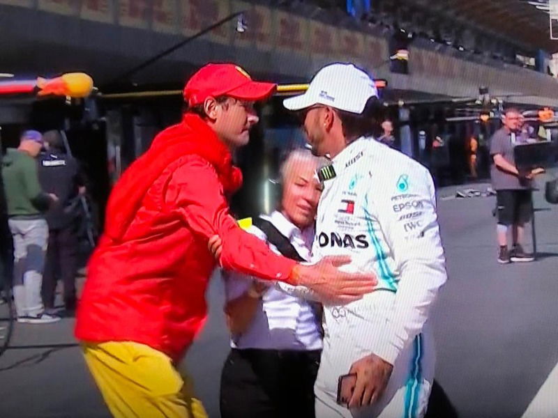 F1, GP Baku 2019: Elkann-Hamilton, l&#039;incontro in pitlane