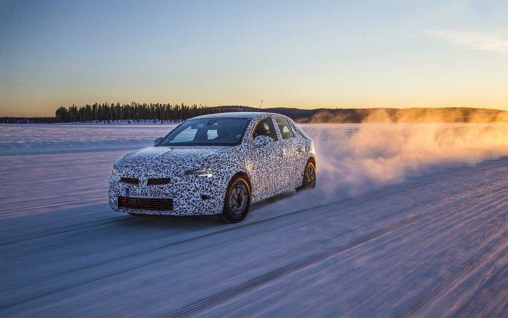 Test ad alte velocit&agrave; sulla neve con la nuova Opel Corsa