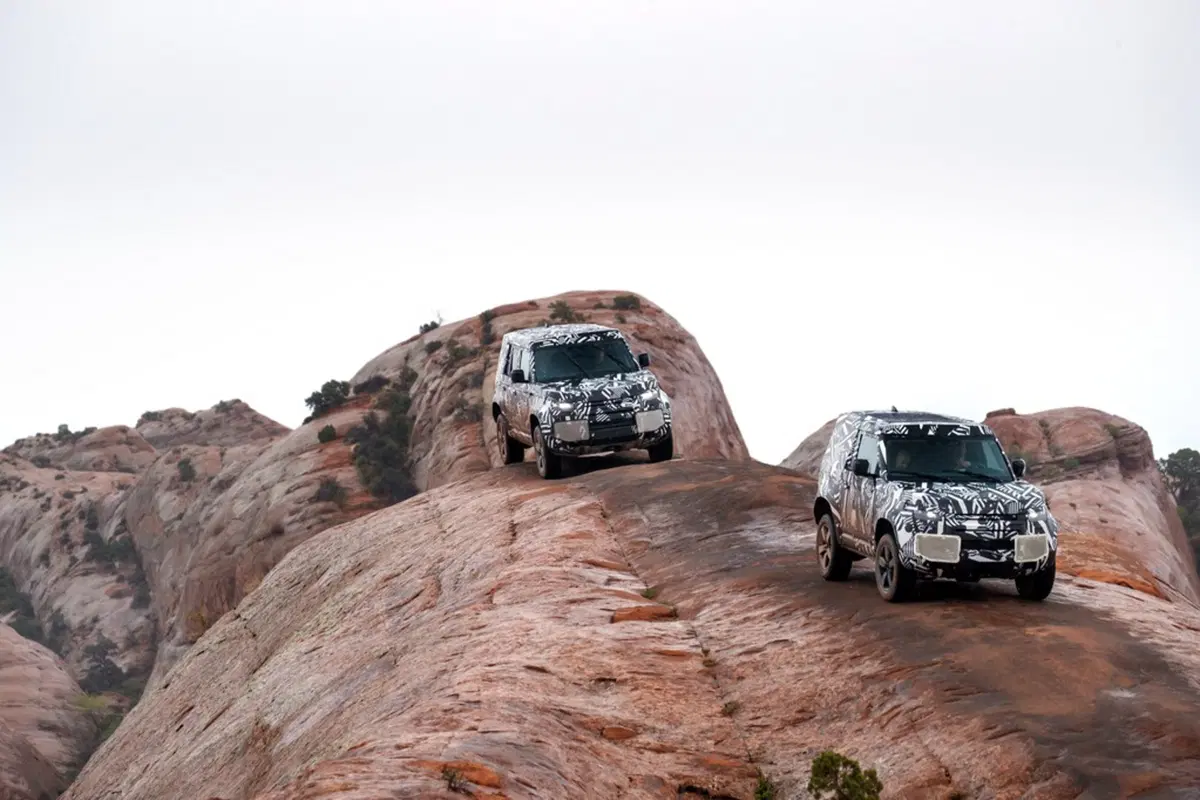 Land Rover Defender 2020, nuove immagini del prototipo (6)