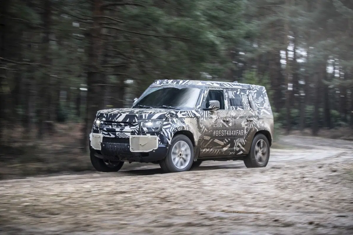 Land Rover Defender 2020, nuove immagini del prototipo (7)