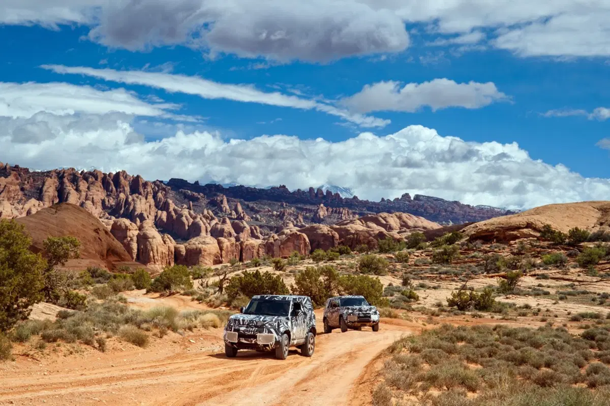 Land Rover Defender 2020, nuove immagini del prototipo (9)