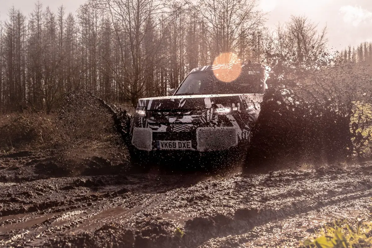 Land Rover Defender 2020, nuove immagini del prototipo (11)