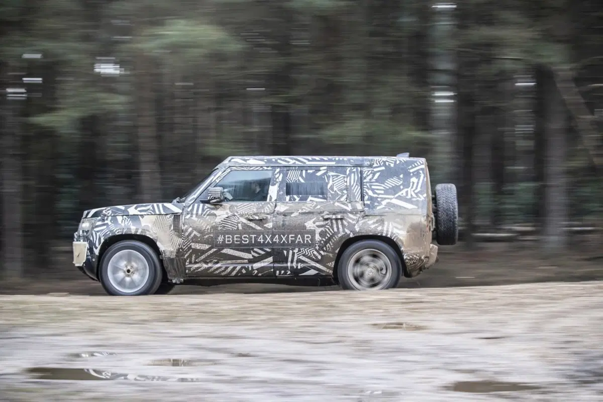 Land Rover Defender 2020, nuove immagini del prototipo (13)