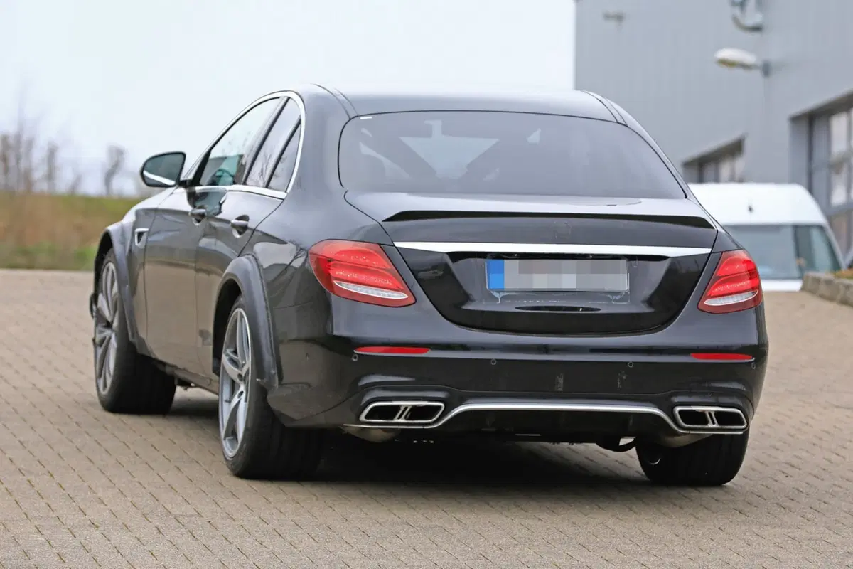 Mercedes AMG, pizzicato un bizzarro prototipo al Nurburgring 