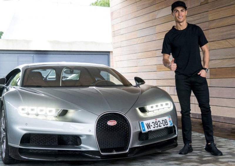 Cristiano Ronaldo si regala la Bugatti Voiture Noire