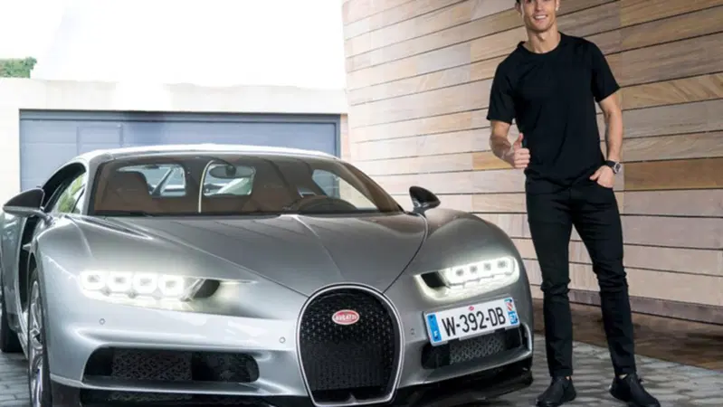 Cristiano Ronaldo si regala la Bugatti Voiture Noire