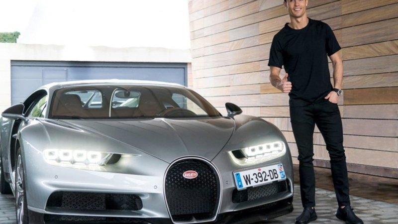 Cristiano Ronaldo si regala la Bugatti Voiture Noire