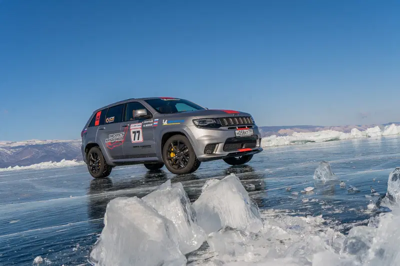 La Jeep Grand Cherokee Trackhawk ha conquistato il record di SUV pi&ugrave; veloce su ghiaccio: 280 km/h