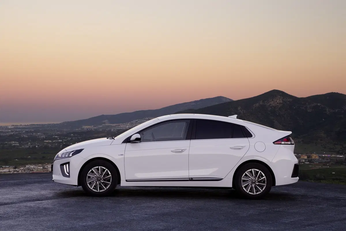 Hyundai Ioniq 2019: aggiornamenti estetici e tecnologici (11)