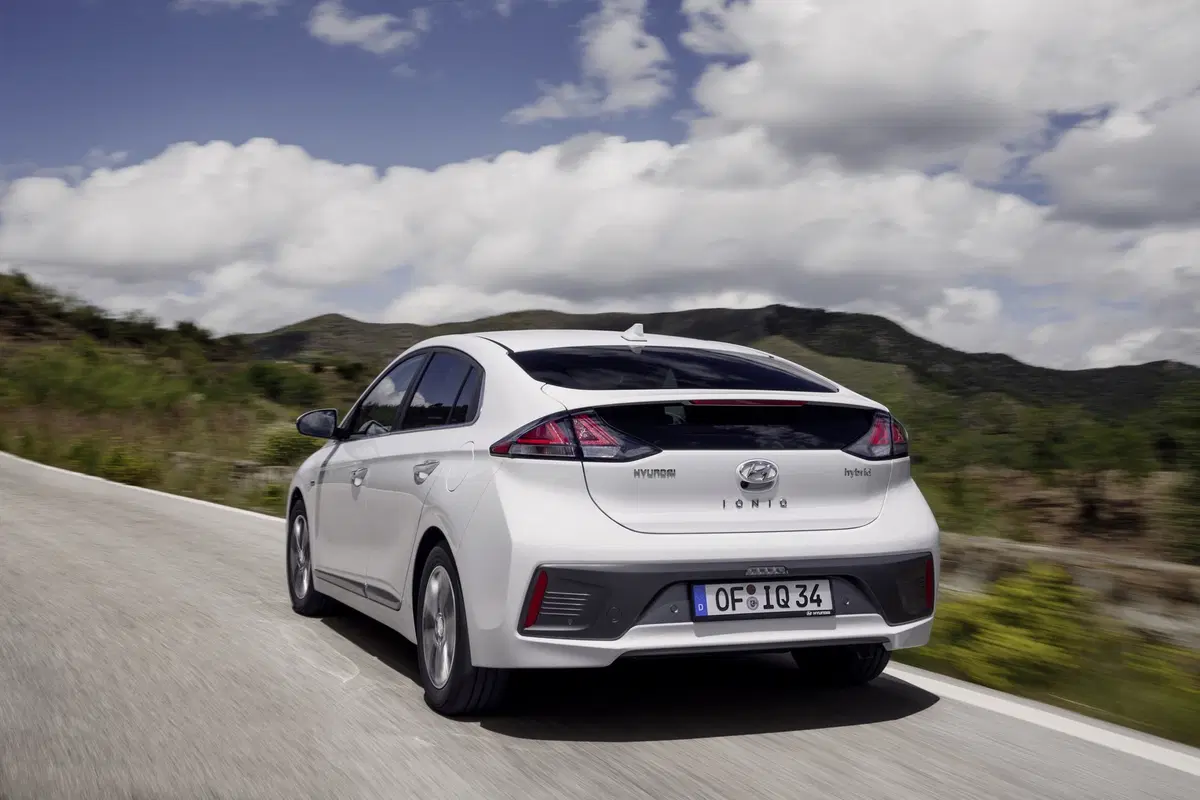 Hyundai Ioniq 2019: aggiornamenti estetici e tecnologici (3)