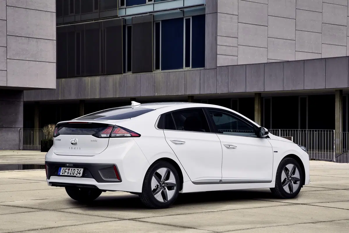Hyundai Ioniq 2019: aggiornamenti estetici e tecnologici (5)