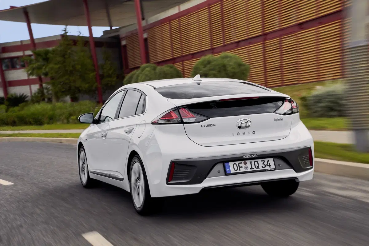 Hyundai Ioniq 2019: aggiornamenti estetici e tecnologici (12)
