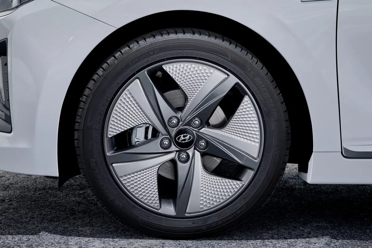 Hyundai Ioniq 2019: aggiornamenti estetici e tecnologici (7)