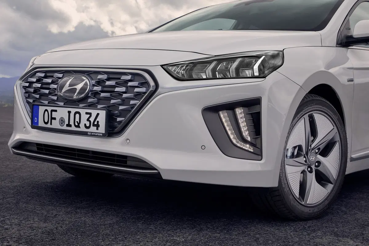 Hyundai Ioniq 2019: aggiornamenti estetici e tecnologici (15)