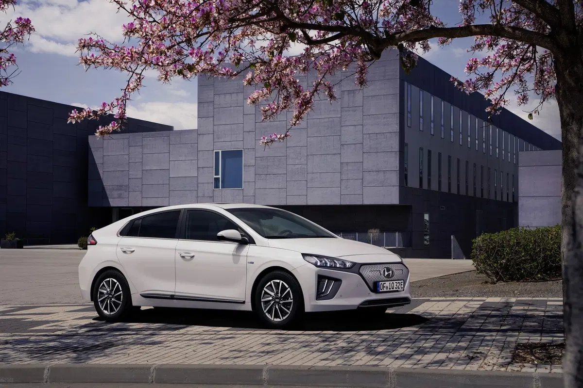 Hyundai Ioniq 2019: aggiornamenti estetici e tecnologici (16)