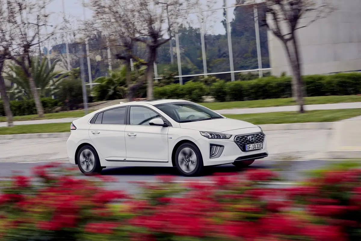 Hyundai Ioniq 2019: aggiornamenti estetici e tecnologici (8)