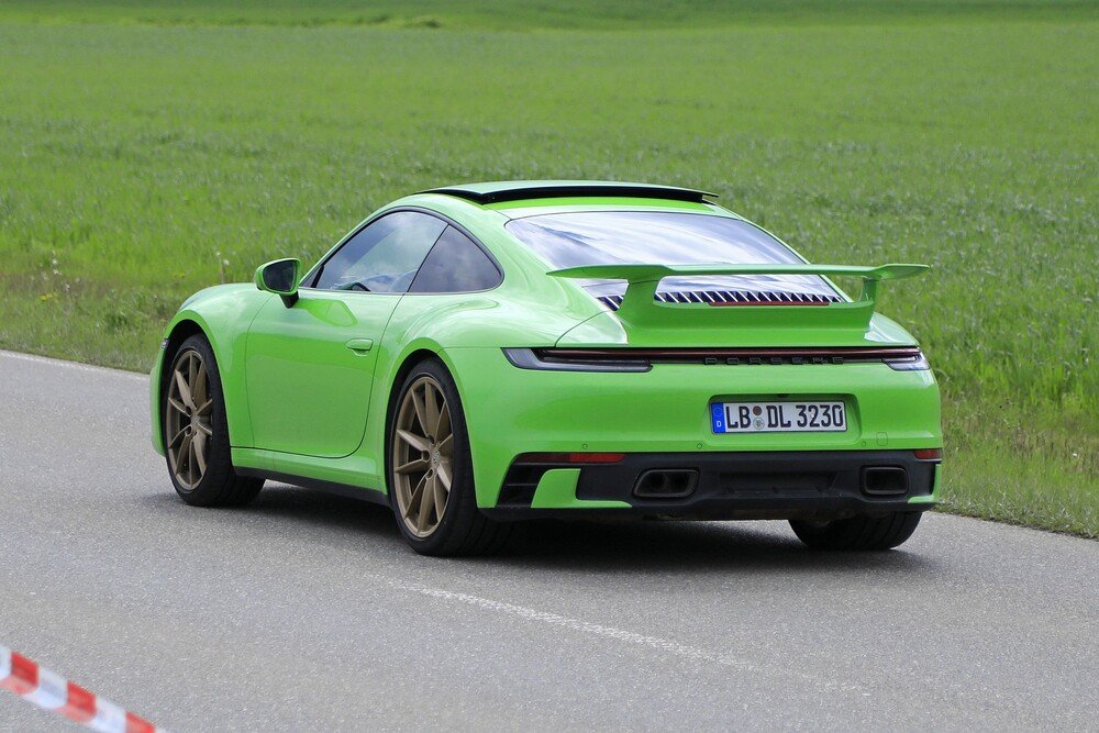 Il posteriore della Porsche 911 992 avvistata in Germania