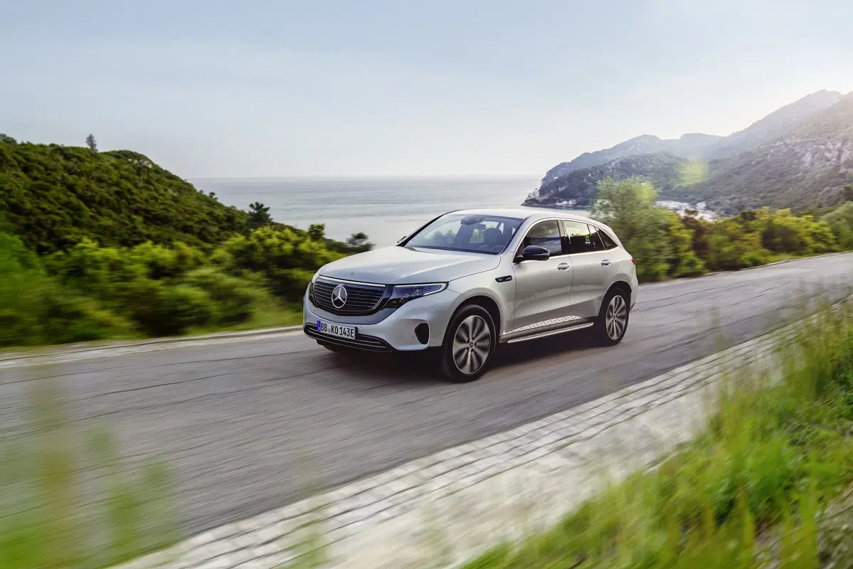Mercedes EQC: via alla produzione e agli ordini del SUV elettrico (4)