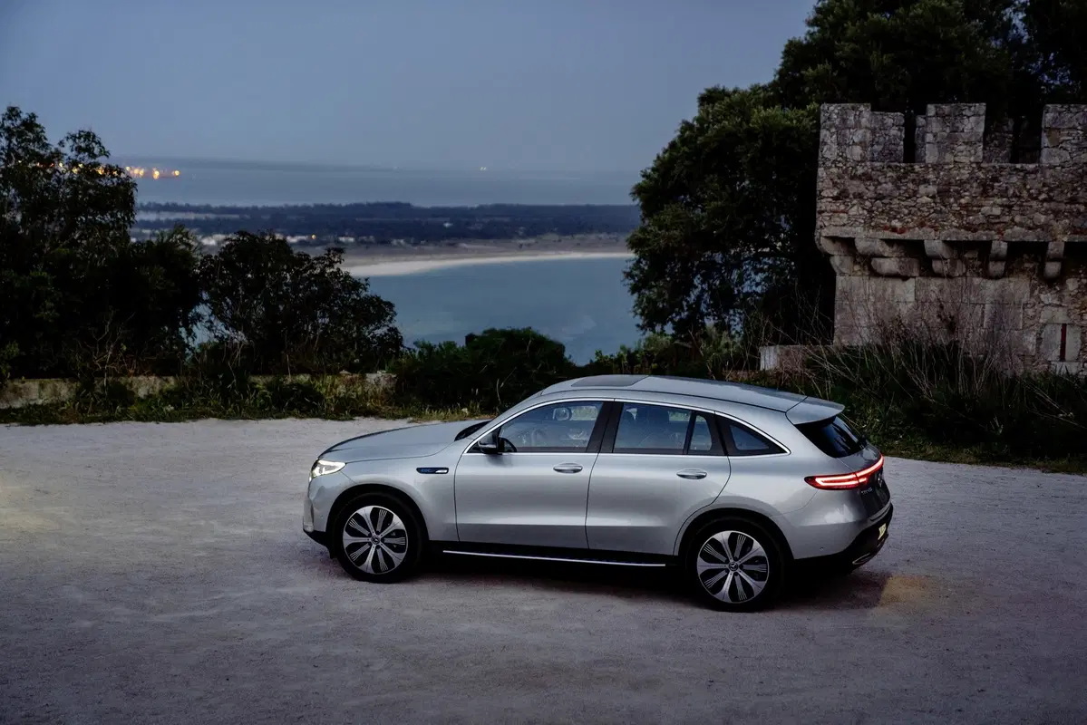 Mercedes EQC: via alla produzione e agli ordini del SUV elettrico (7)
