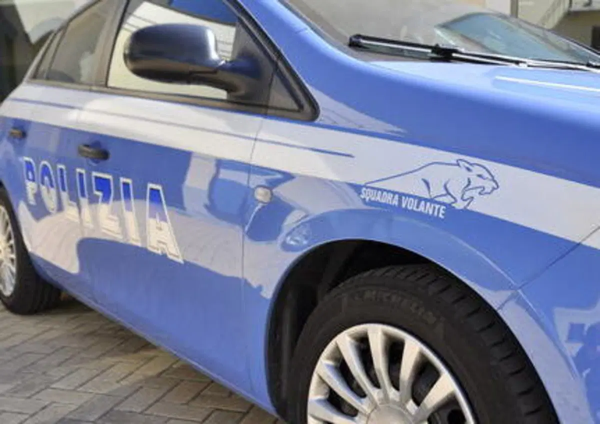 Fuga a 180 km/h verso l'autostrada: sbarra distrutta, arrestato