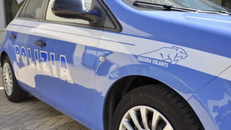 Fuga a 180 km/h verso l'autostrada: sbarra distrutta, arrestato
