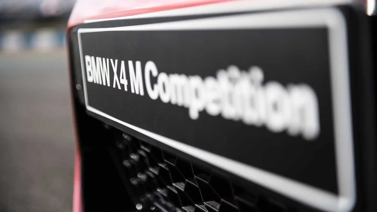 BMW X4 M Competition: in premio al pilota MotoGP 2019 con più pole (11)