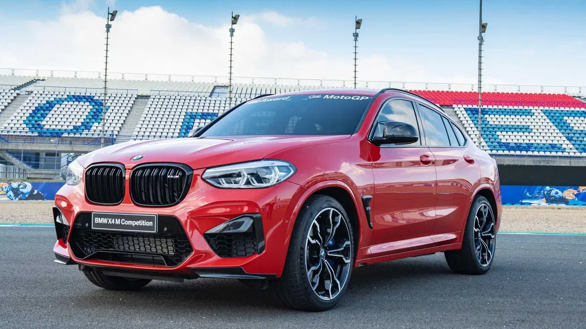 BMW X4 M Competition: in premio al pilota MotoGP 2019 con più pole (8)