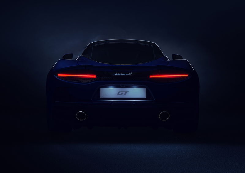 McLaren GT, debutto il 15 maggio: il teaser