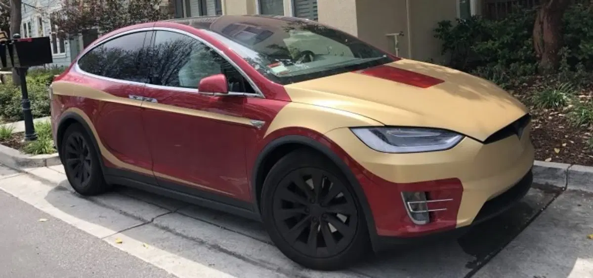Tesla Model X, spunta un esemplare ispirato ad Iron Man (2)