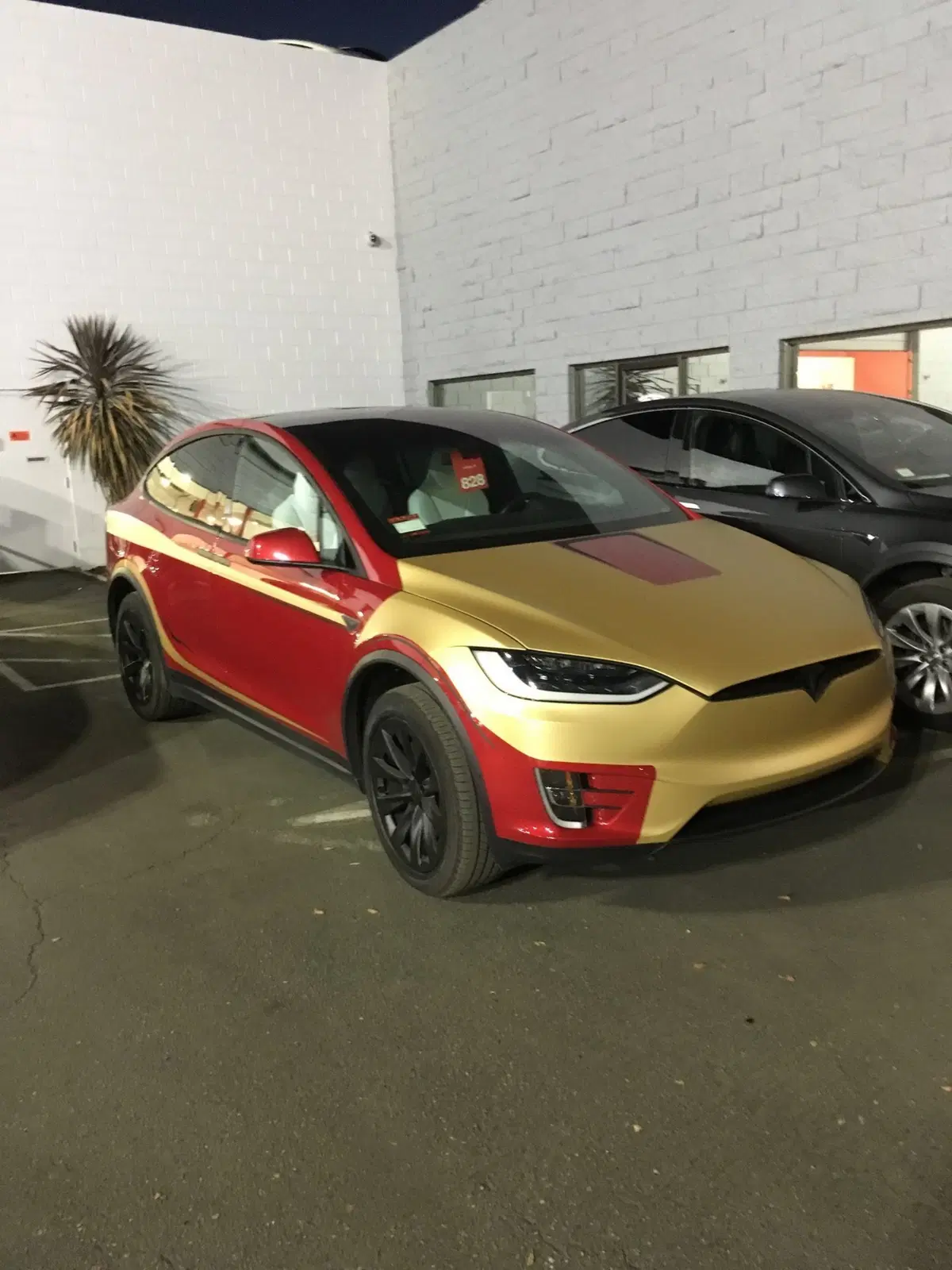Tesla Model X, spunta un esemplare ispirato ad Iron Man (3)