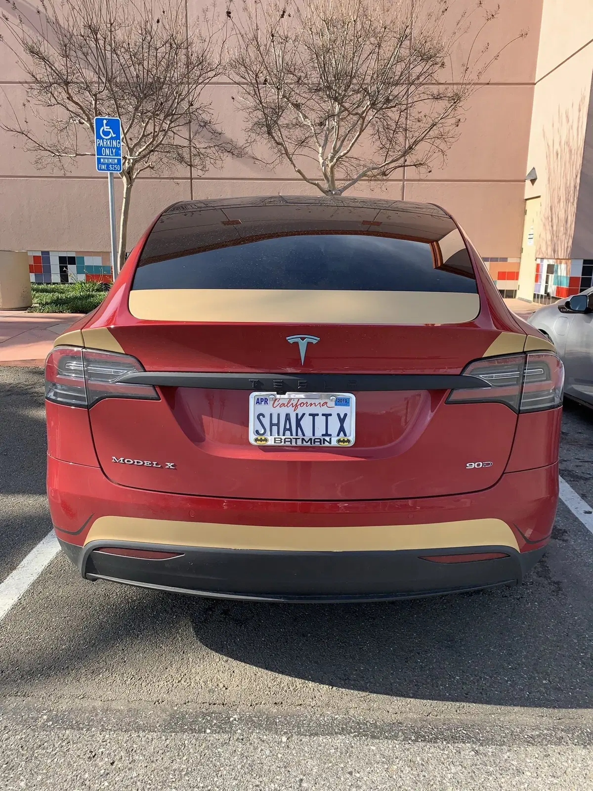 Tesla Model X, spunta un esemplare ispirato ad Iron Man (4)