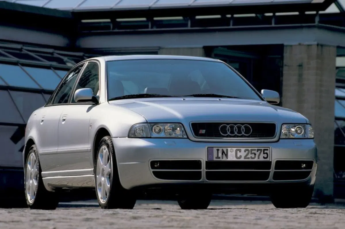 Audi A4: come è cambiata in 25 anni di storia! (6)