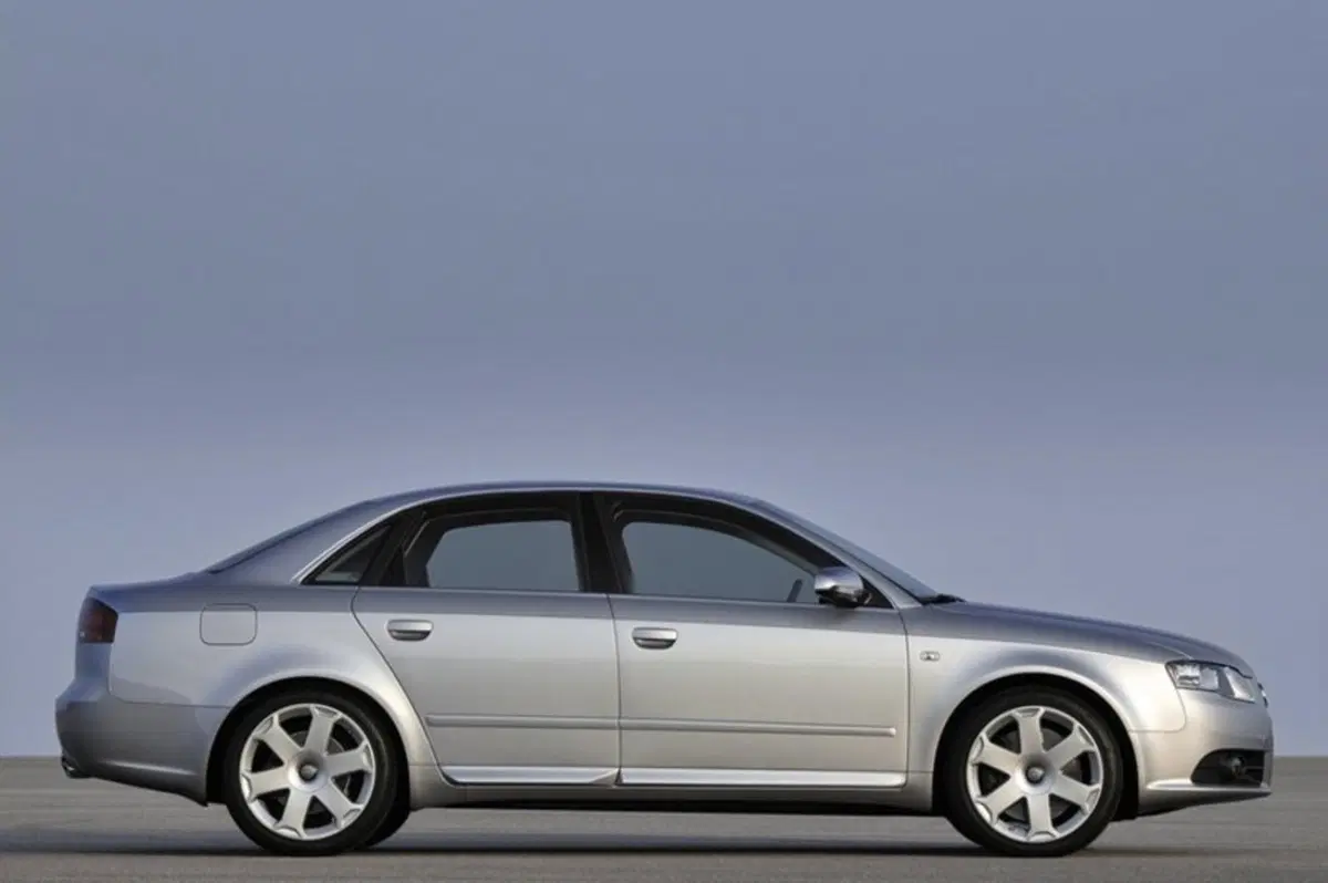 Audi A4: come è cambiata in 25 anni di storia! (5)
