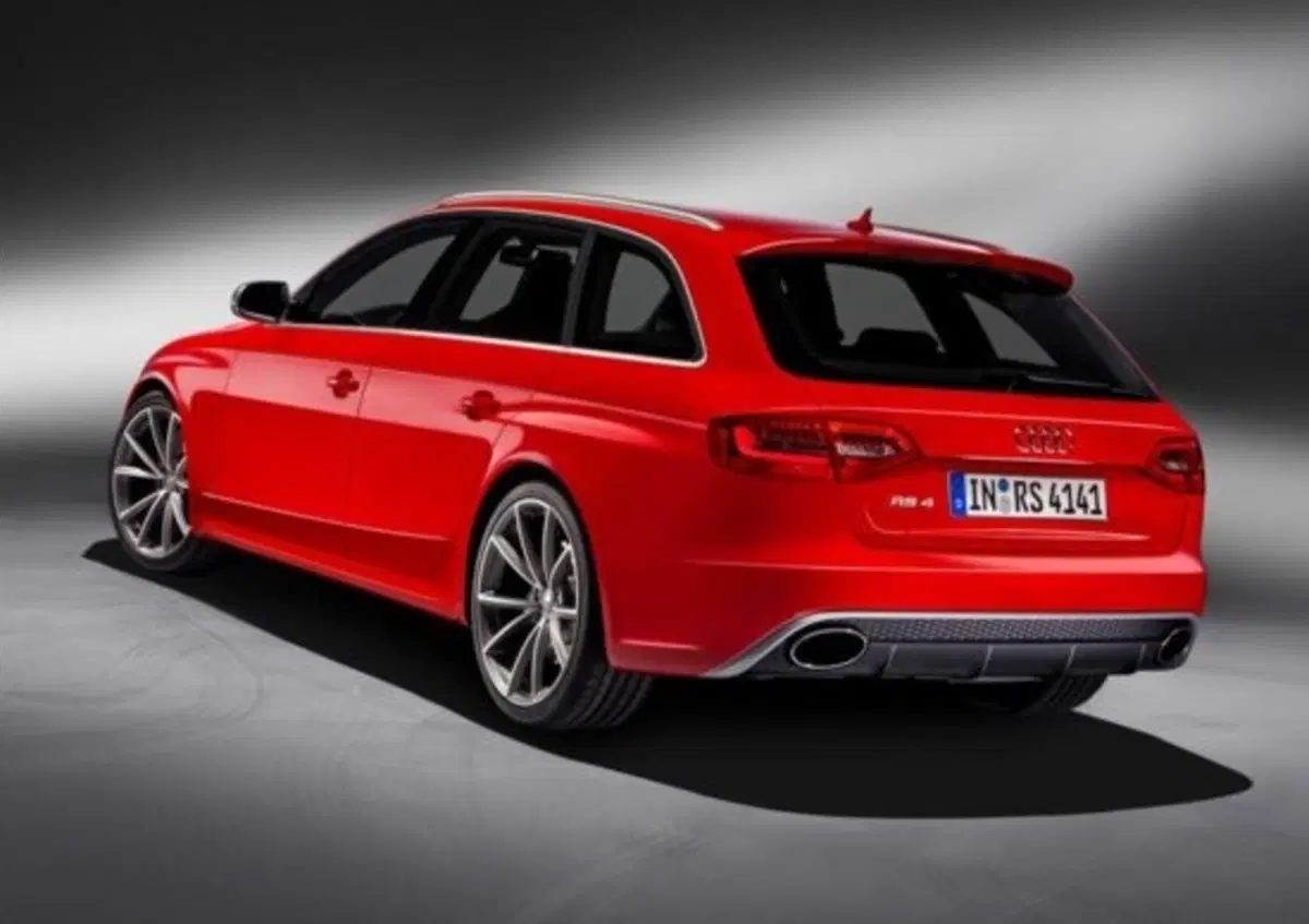 Audi A4: come è cambiata in 25 anni di storia! (2)