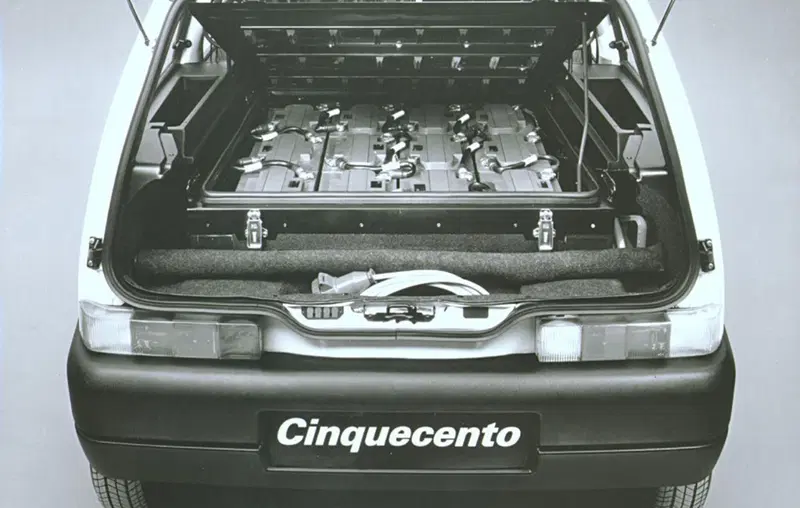 Il posteriore della Cinquecento Elettra era interamente occupato dalle batterie