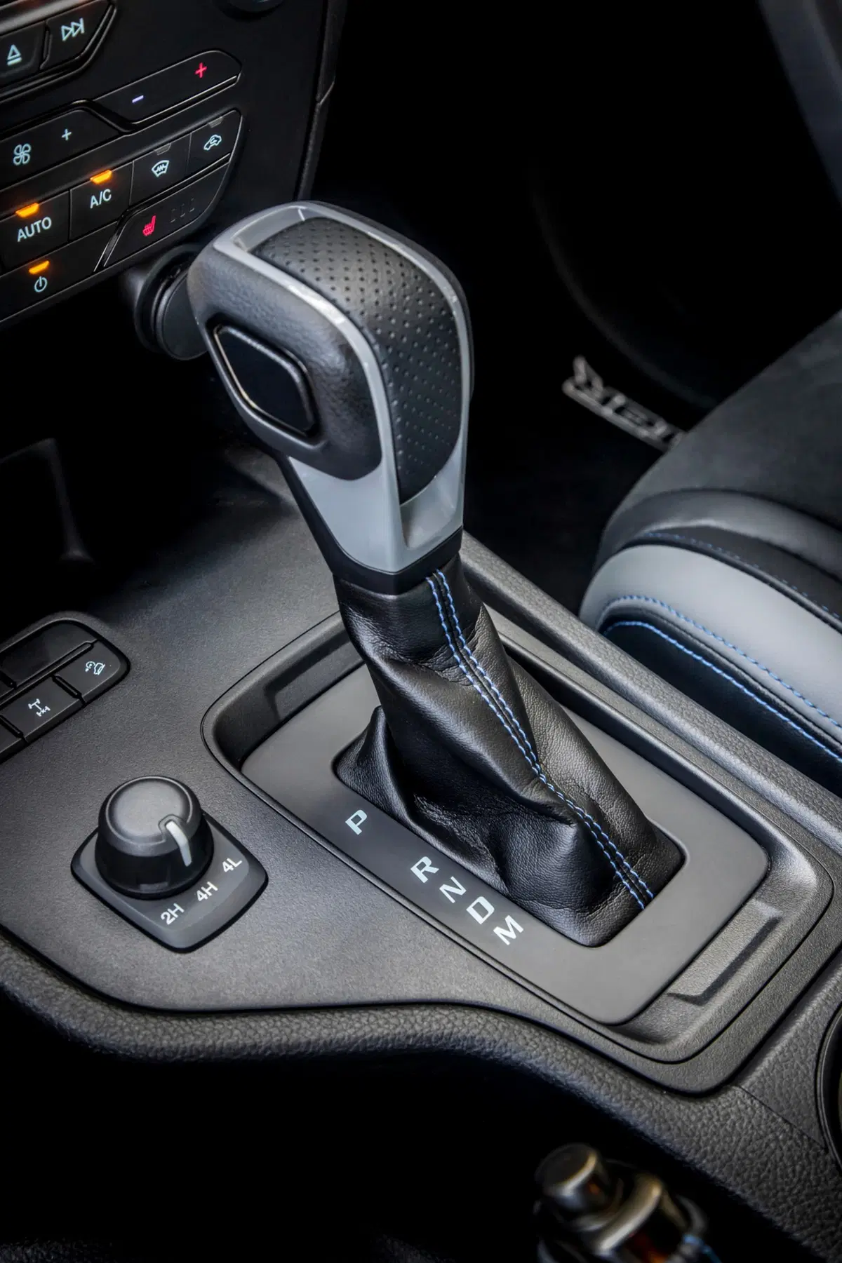 Ford Ranger Raptor 2019. Look e prestazioni da F150, ma euro friendly (28)