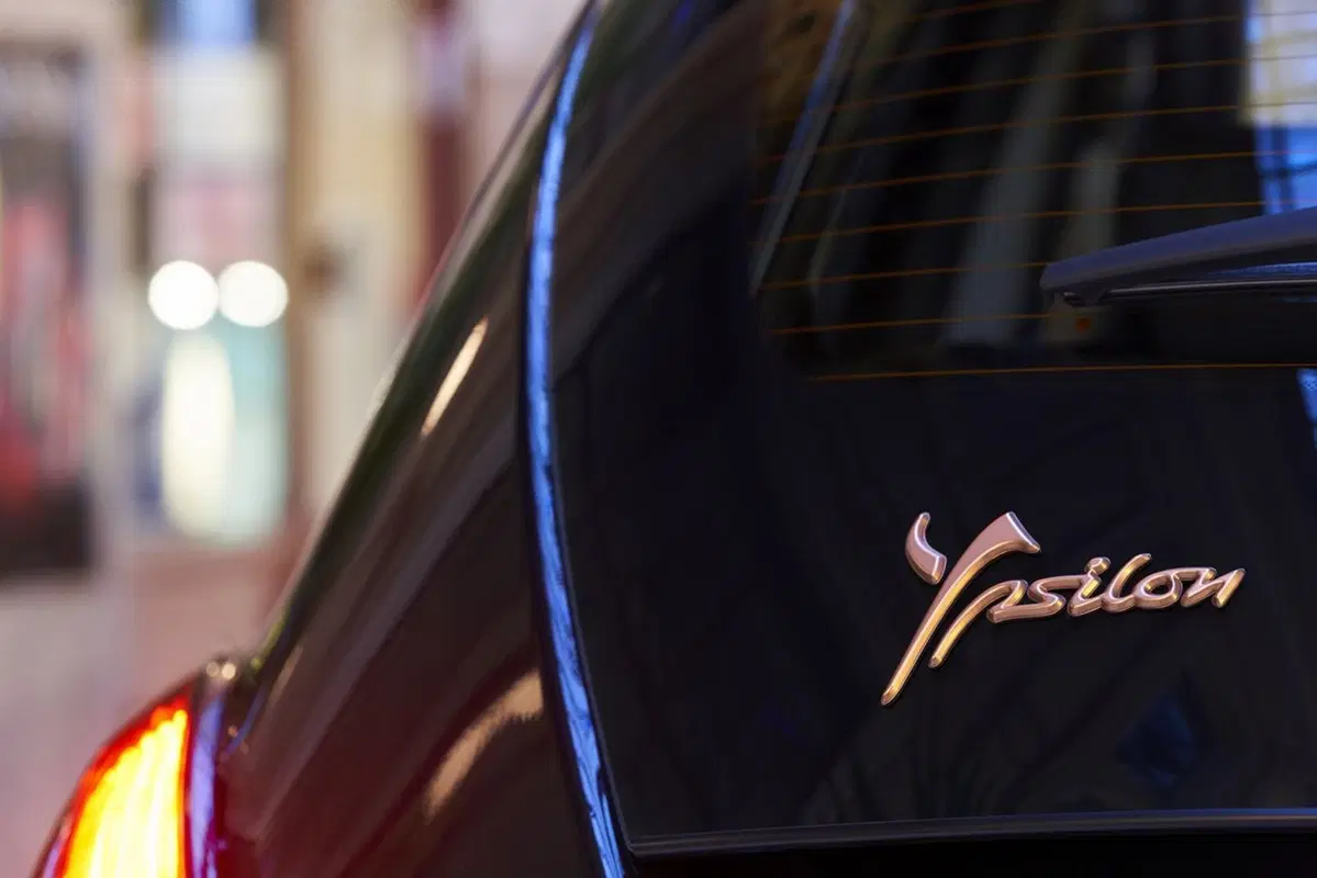 Lancia Ypsilon Black and Noir, la cittadina glamour [Video] (4)