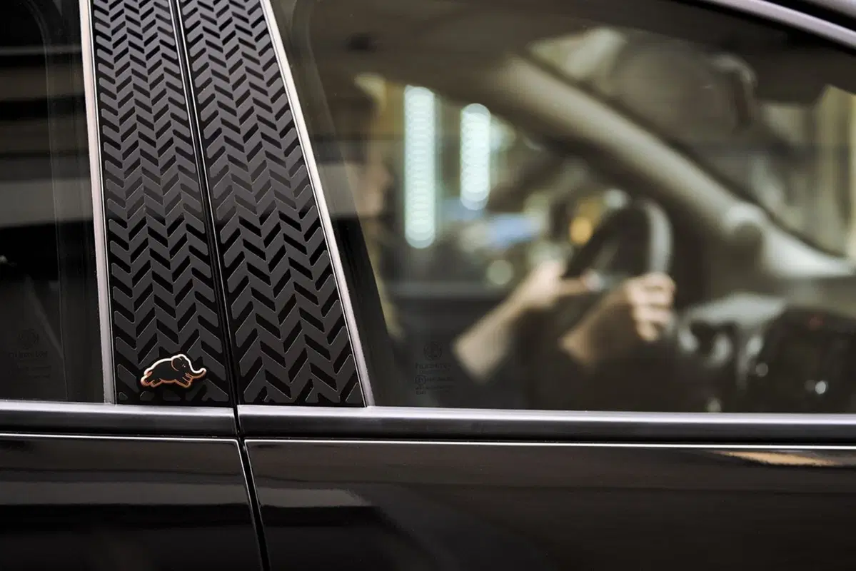 Lancia Ypsilon Black and Noir, la cittadina glamour [Video] (10)