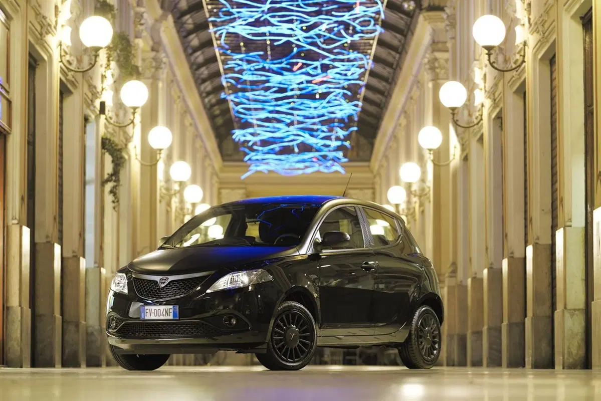 Lancia Ypsilon Black and Noir, la cittadina glamour [Video] (3)