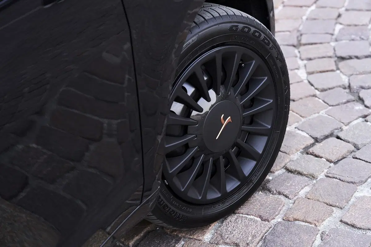 Lancia Ypsilon Black and Noir, la cittadina glamour [Video] (22)